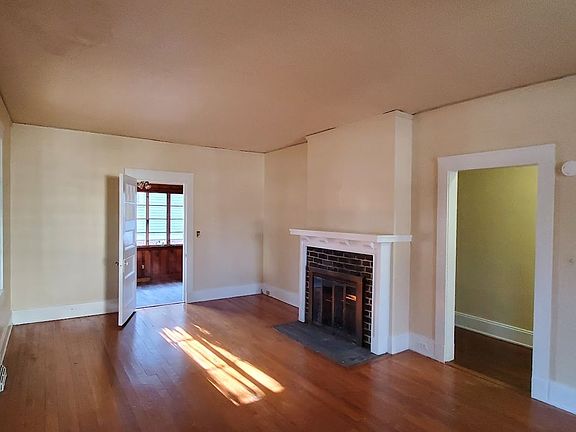 2nd image of 115 Cypress St