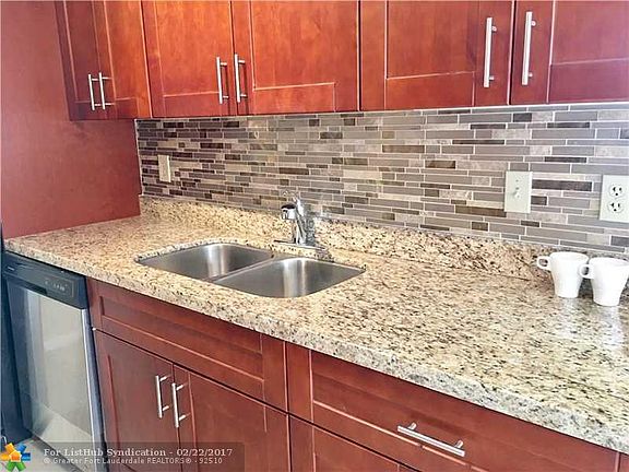 3rd image of 5526 SW 28th Ter #5526