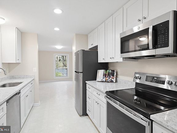 4th image of 5999 Clerkenwell Ct