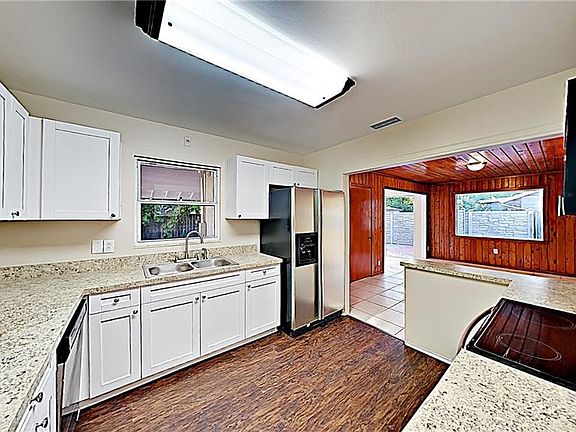 5th image of 2617 Nancy St
