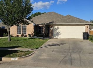 716 Park Ridge Dr, Cleburne, TX 76033