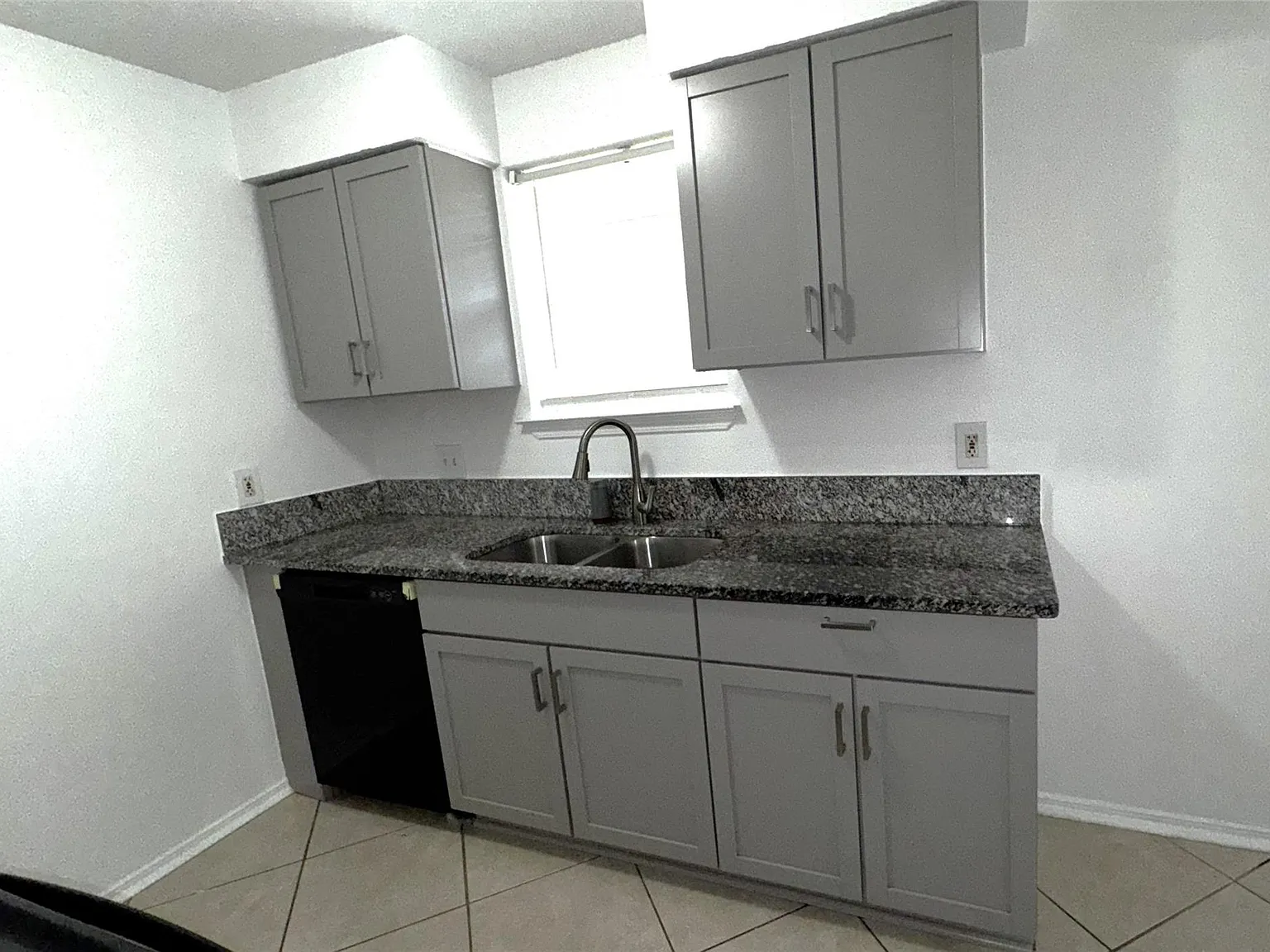 3 bed, 2.0 bath, 1104 sqft, $1,700 — Photo 3