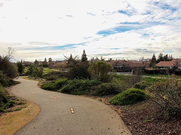 3rd image of 209 Talmont Cir