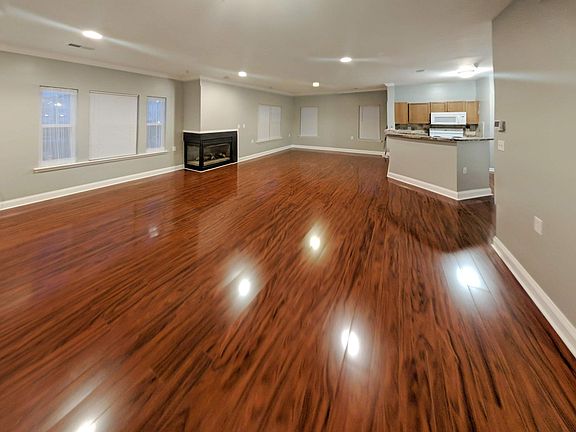 Huge Family / Living room. Fully renovated. Like new.