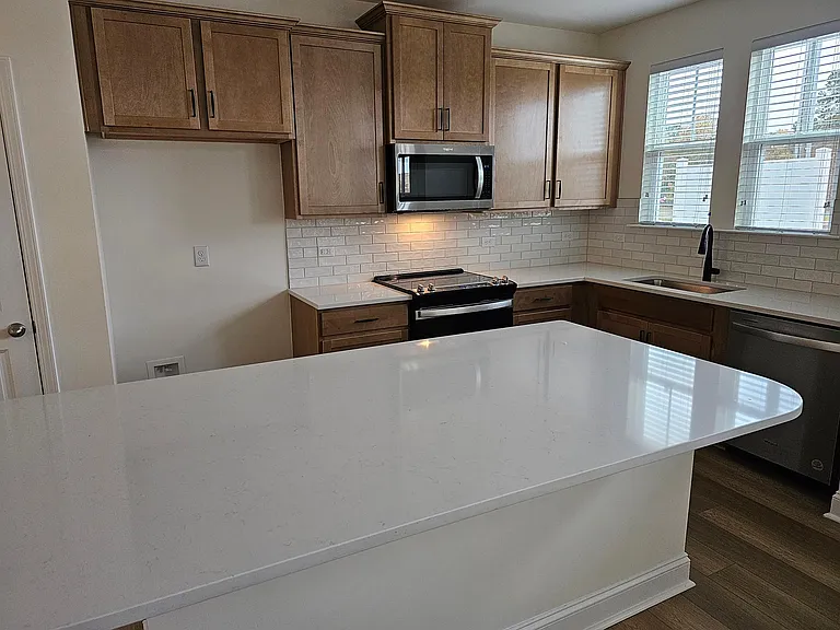 1069 S Point Rd — Photo 3