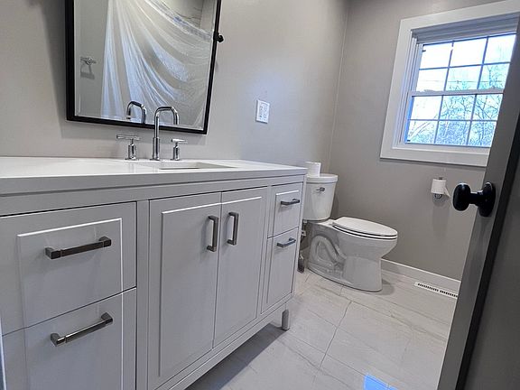 5th image of 2216 Grandview Dr