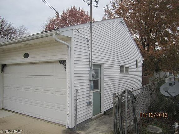 3rd image of 42974 Woodhill Dr