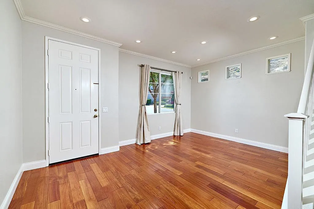 3 bed, 2.5 bath, 1909 sqft, $4,350 — Photo 2