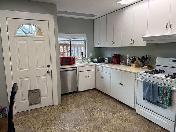 4th image of 2636 Benvenue Ave #A