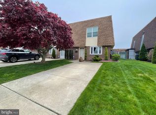 9929 Wingtip Rd, Philadelphia, PA 19115