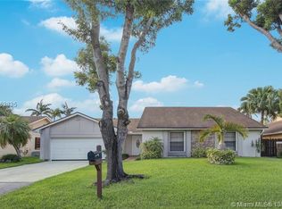 15561 SW 54th Ter, Miami, FL 33185