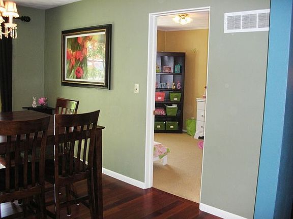 2nd image of 1102 W Northcrest Ave