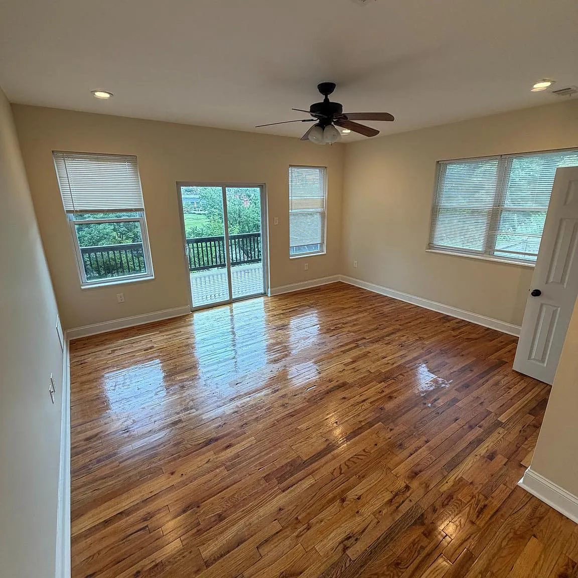 3 bed, 1.5 bath, 1719 sqft, $2,800 — Photo 2