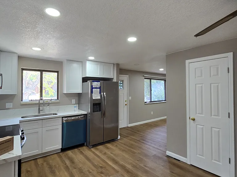 4480 S Queen St — Photo 6