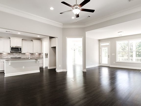 3rd image of 3675 Majestic Oak Dr SW