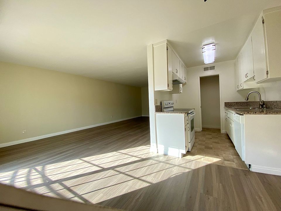 1st image of 5204 Yarmouth Ave APT 327