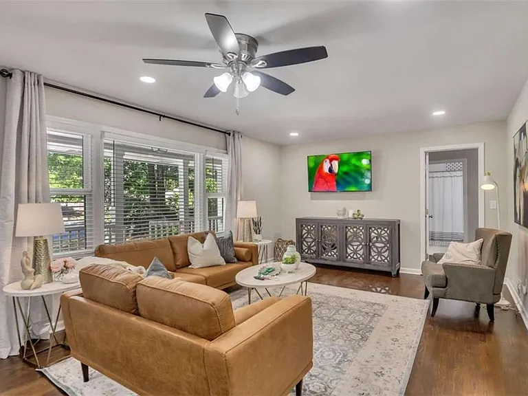 1386 Sandtown Rd SW — Photo 1