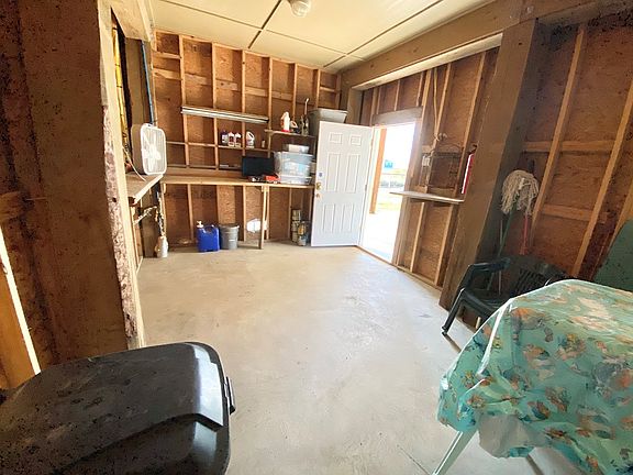 5th image of 305 W Live Oak Ln