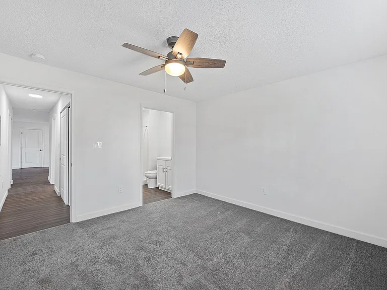 Apartments at Urbana — Photo 77