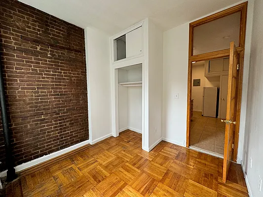 Rented by KNOCKKNOCK LLC | media 12