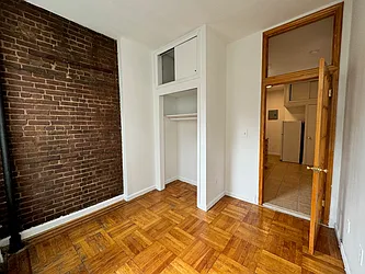 Rented by KNOCKKNOCK LLC
