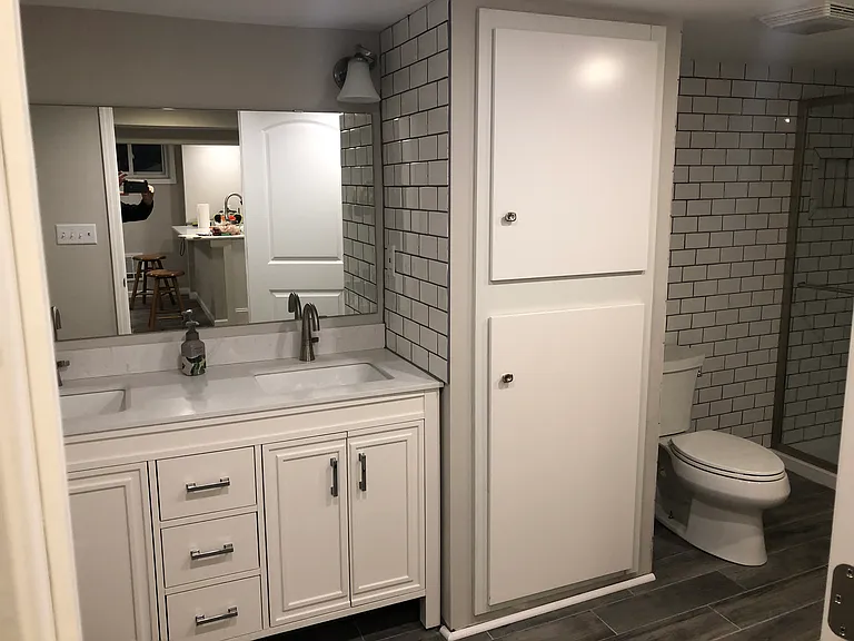 Bathroom storage cabinet