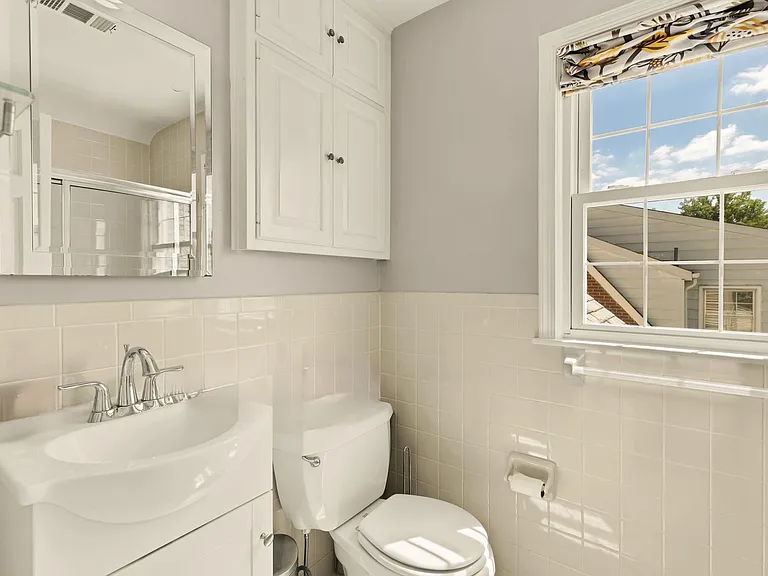 7208 Delfield St — Photo 30