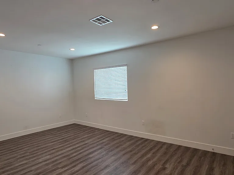 5632 Willowcrest Ave #202 — Photo 8