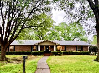 11 Cambridge Dr, Texarkana, AR 71854