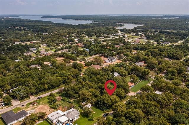 1st image of 132 Willow Dr