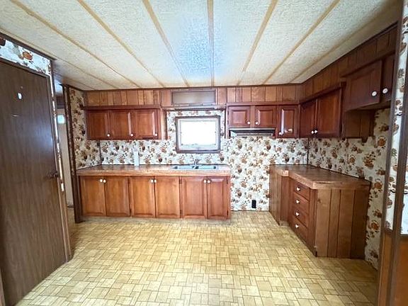 2nd image of 32 Sunset Ln