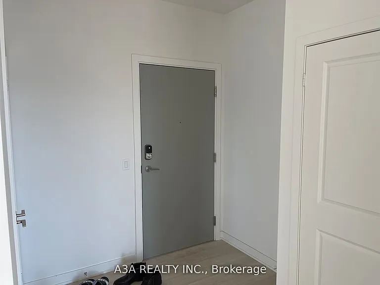 50 Upper Mall Way #Penthouse 02 — Photo 32