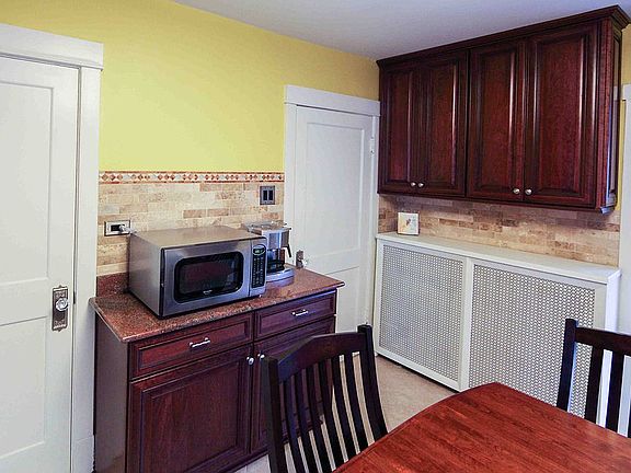 1.25" Granite counters
