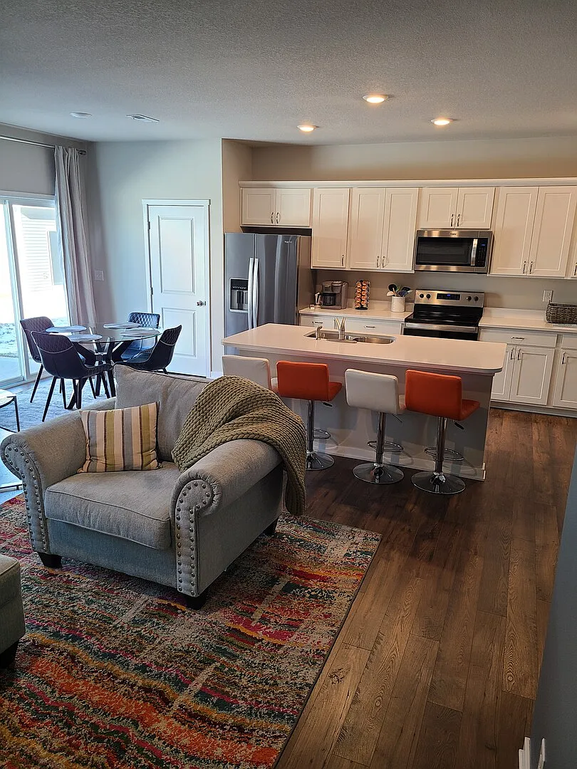 Quiet newer townhome neighborhood — Photo 4