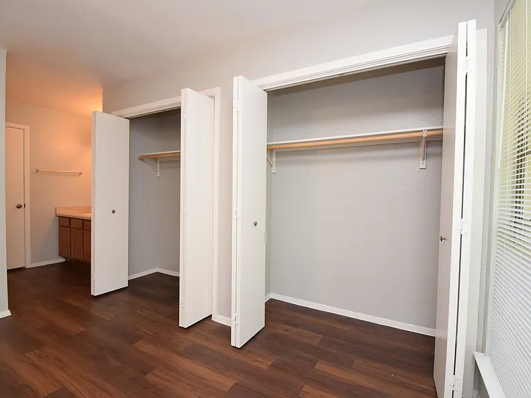 10811 Lanshire Dr — Photo 17