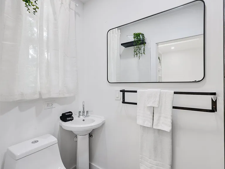 744 Sunset Rd — Photo 23