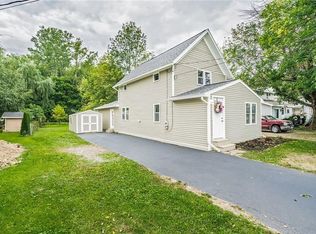 4020 Ridgeway St, Williamson, NY 14589