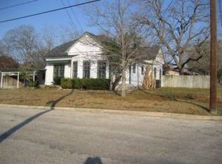 625 Wells St, Gonzales, TX 78629