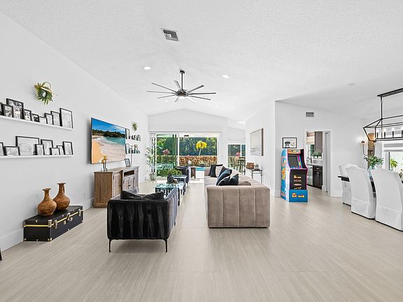 4th image of 11108 Clover Leaf Circle