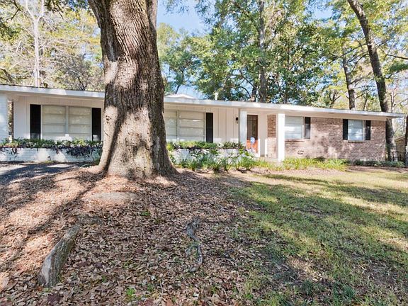 3rd image of 4158 Holly Springs Dr