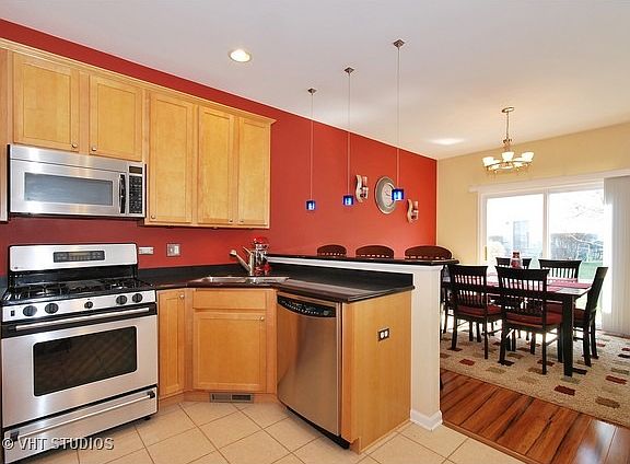 4th image of 387 Jamestown Ct
