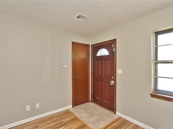 4th image of 212 S Meadow Ln