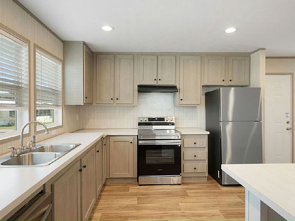 4th image of 334 S Erie Dr #334-SED