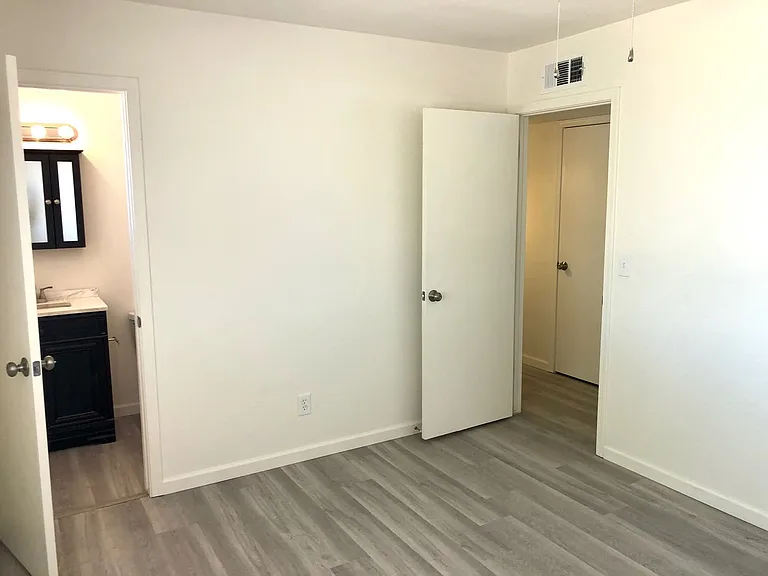 2715 Lillie Ave — Photo 20