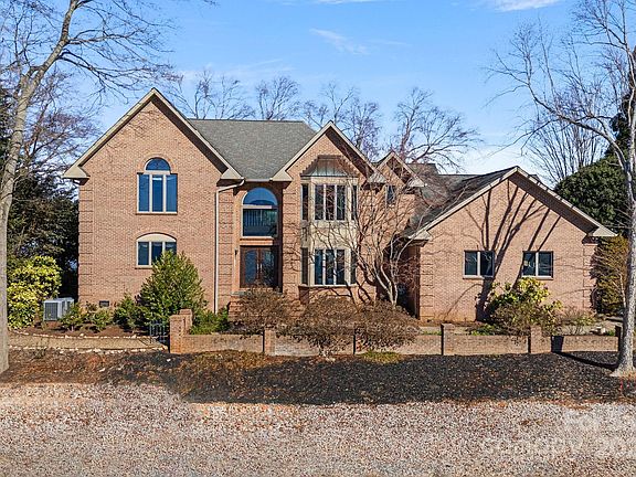 3rd image of 122 Stone Point Ct