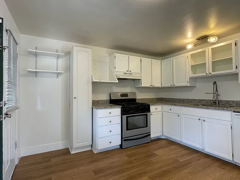 807 E Whitemaple Way — Photo 7