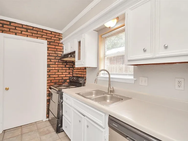 4803 Beechaven St — Photo 20