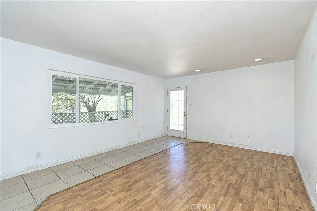2 bed, 884 sqft, $2,200 — Photo 4