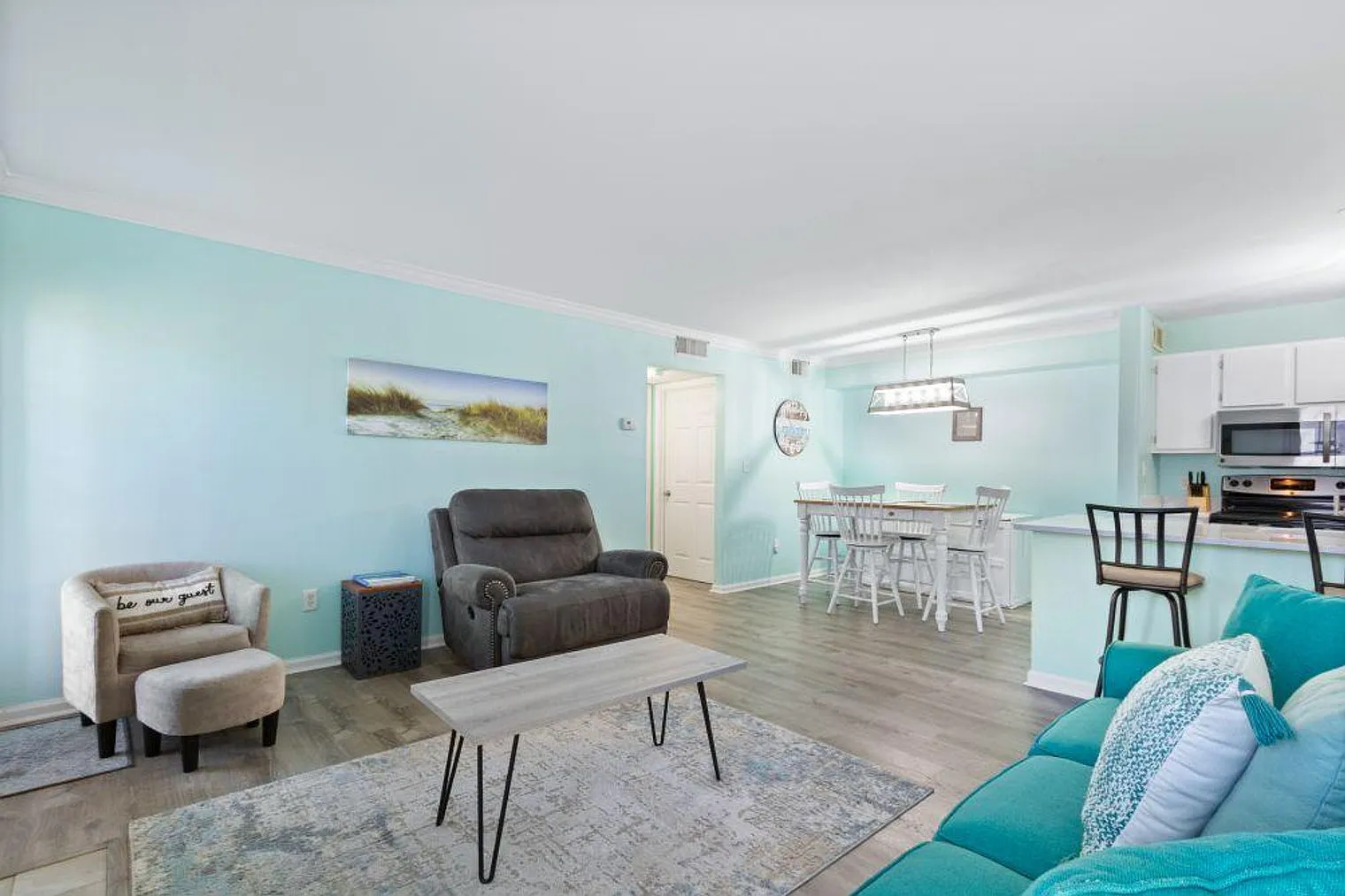 1 bed, 1.0 bath, 796 sqft, $2,607 — Photo 2