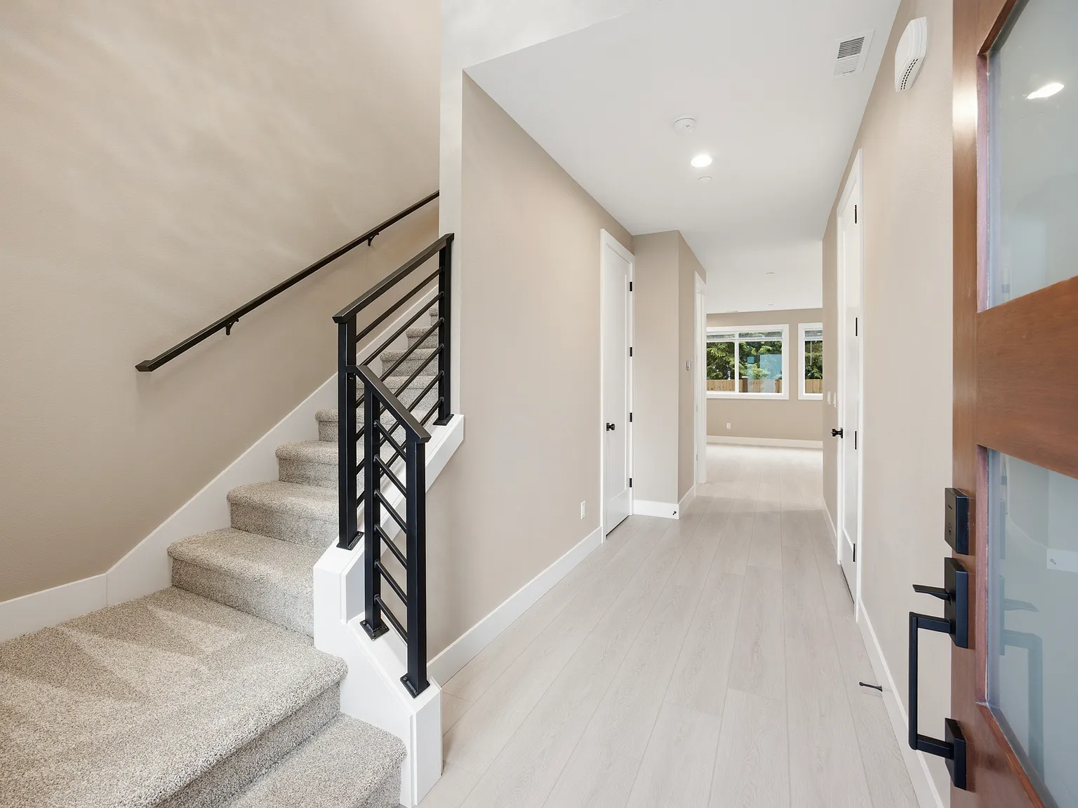 4 bed, 2.5 bath, 2000 sqft, $3,645 — Photo 2